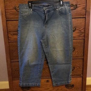 Bandolino Capri pants